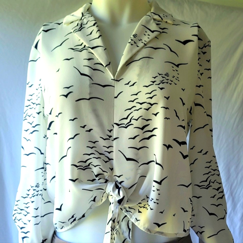 BCBGeneration Petite Flying Bird Print Blouse with Tie Size XXS